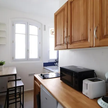 Immeuble L'essai Hotel *